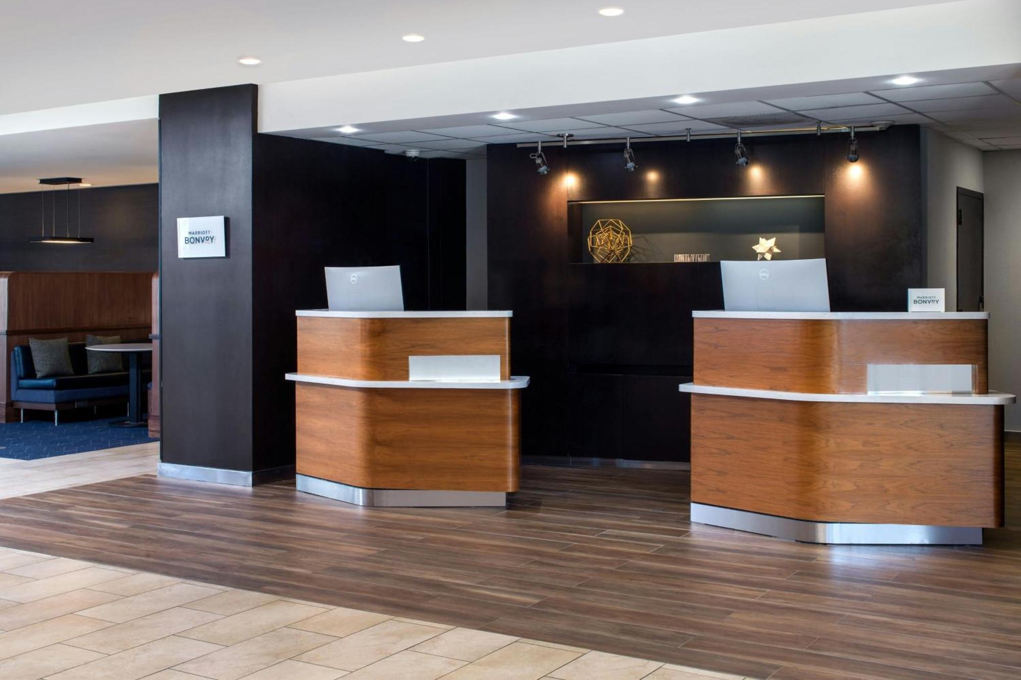 Courtyard By Marriott Phoenix Airport Exterior photo