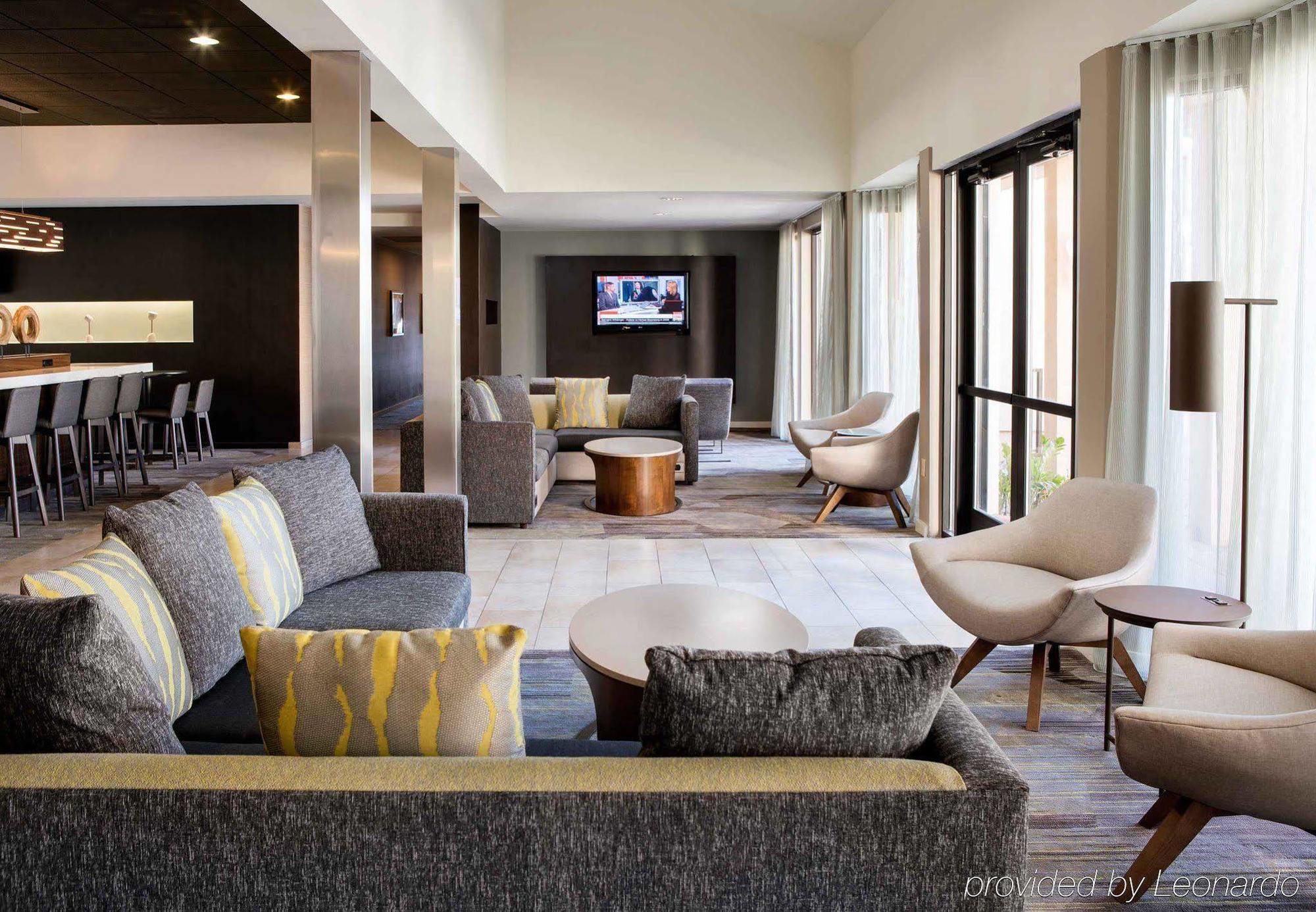 Courtyard By Marriott Phoenix Airport Exterior photo