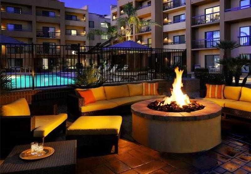 Courtyard By Marriott Phoenix Airport Exterior photo